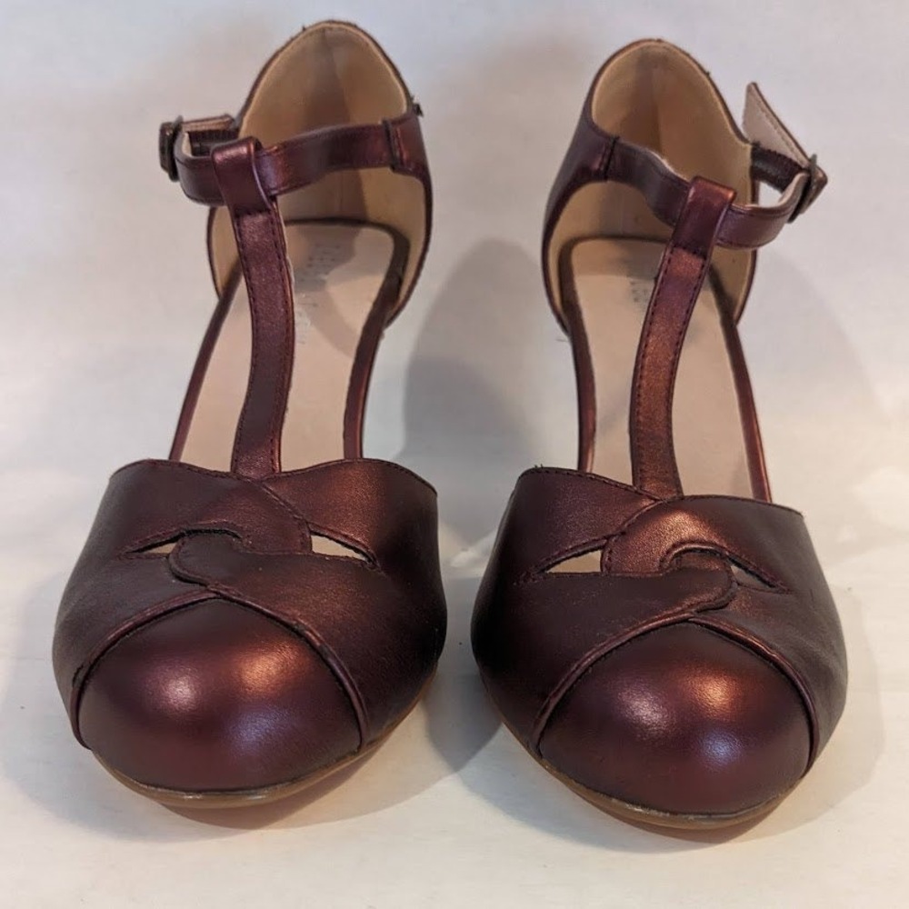 Chelsea Crew Glinda Metallic Burgundy T-Strap Retro Heels Pumps Size 40 US 9 NEW